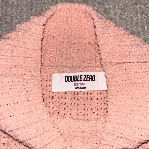 Double zero pink sweater! Size small - Picture 3 of 3